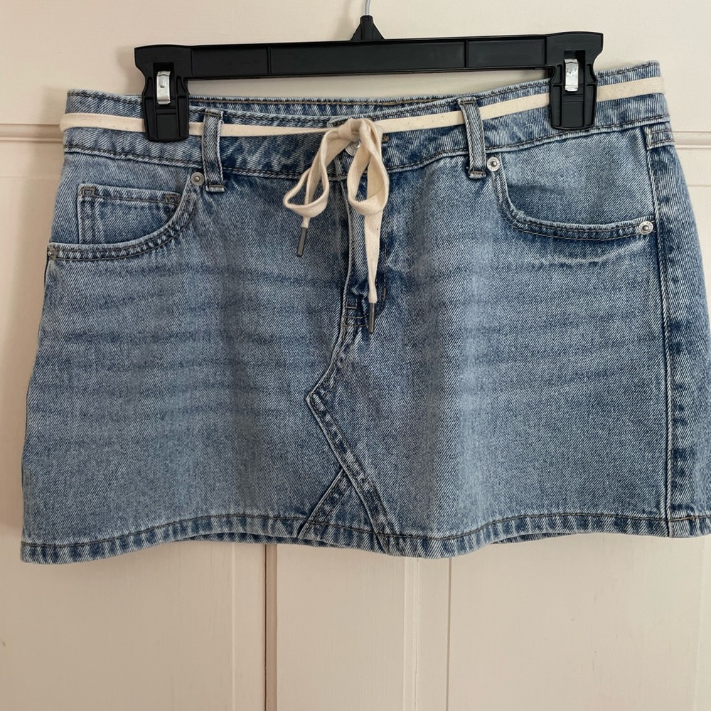 Juniors Rewash Light Blue Denim Mini Skirt with String Belt